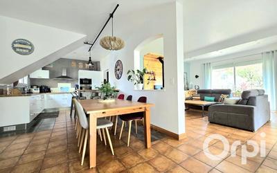 Maison - 267 m² - 11 pièces