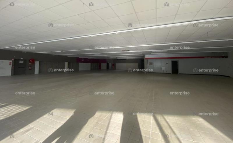 Local commercial - 1 624 m²
