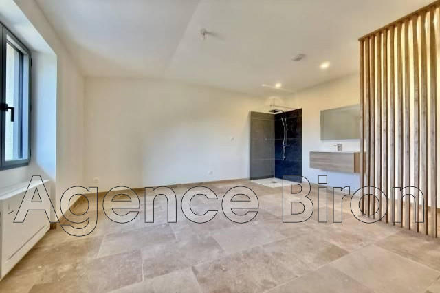 Maison - 280 m² - 10 pièces