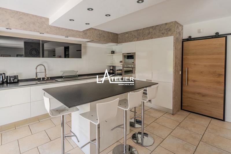 Villa - 283 m² - 9 pièces