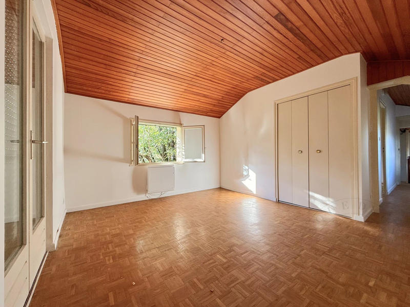 Maison - 168 m² - 7 pièces