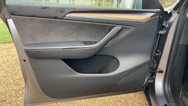 Tesla Model y 300 Rwd Standard