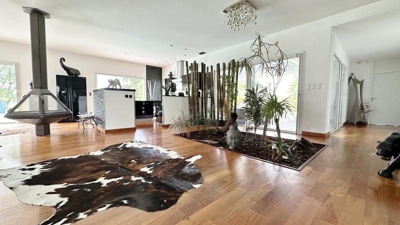 Maison d'architecte - 266 m² - 7 pièces