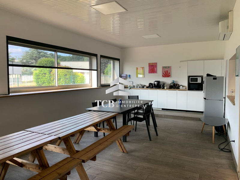 Local d'activités - 1 556 m²