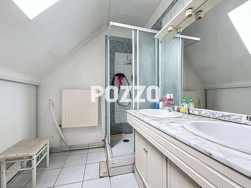 Maison - 260 m² - 10 pièces