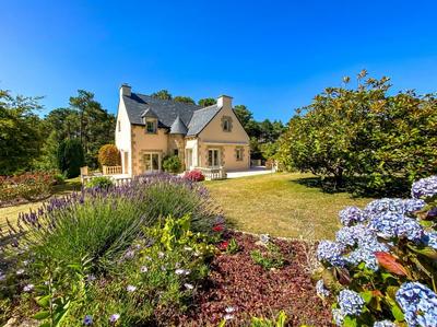 Maison - 223 m² - 9 pièces