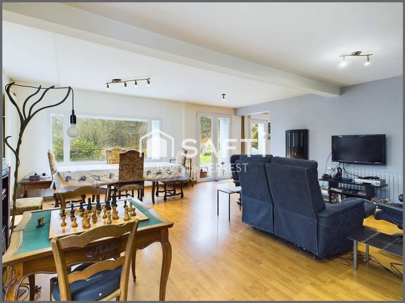 Maison - 260 m² - 8 pièces