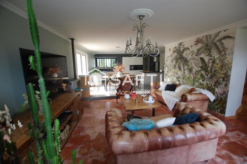 Maison - 220 m² - 6 pièces