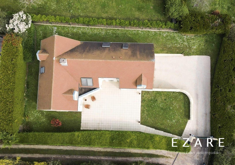 Maison - 207 m² - 7 pièces