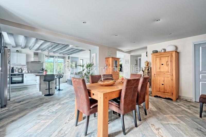 Demeure - 165 m² - 7 pièces