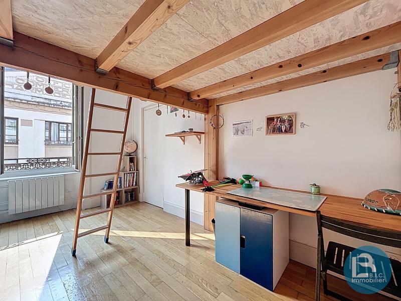 Appartement - 102 m² - 5 pièces