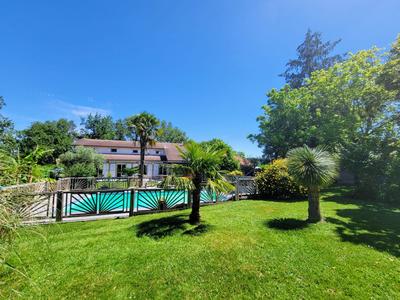 Maison - 274 m² - 8 pièces