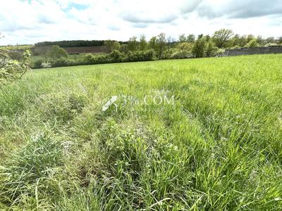 Terrain constructible - 1 600 m²