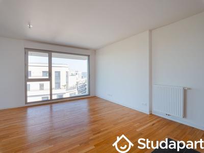 Chambre - 80 m² - 1 pièce