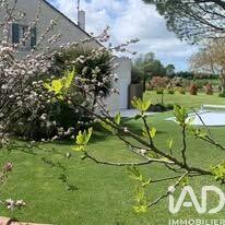 Maison - 305 m² - 15 pièces