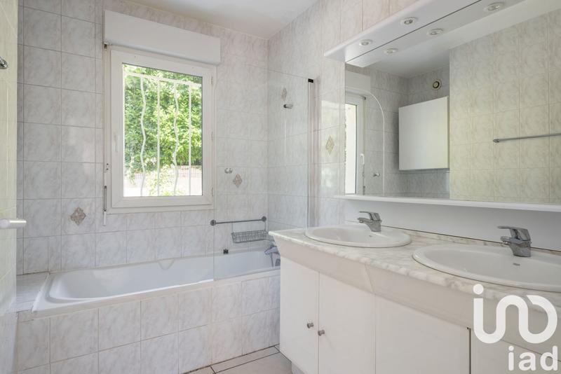 Maison - 222 m² - 7 pièces