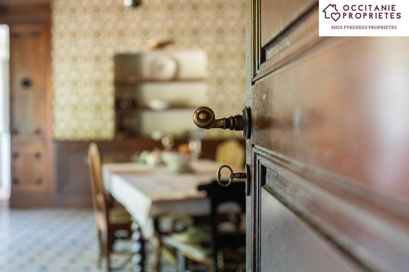 Maison de maîtres - 409 m² - 13 pièces