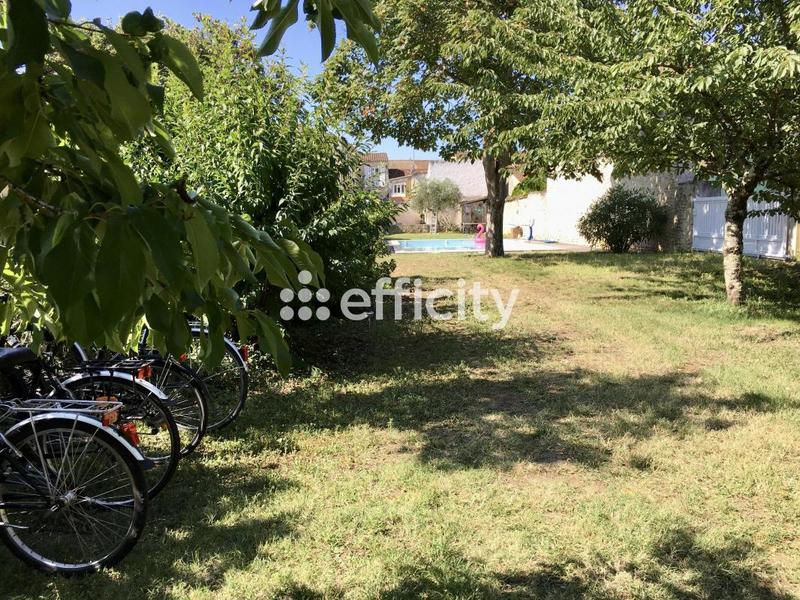 Maison - 215 m² - 9 pièces