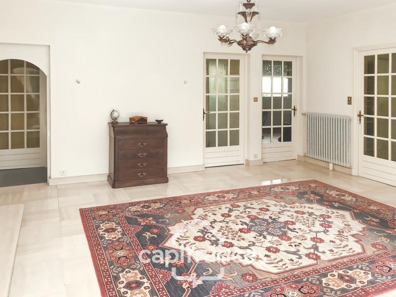 Villa - 280 m² - 9 pièces