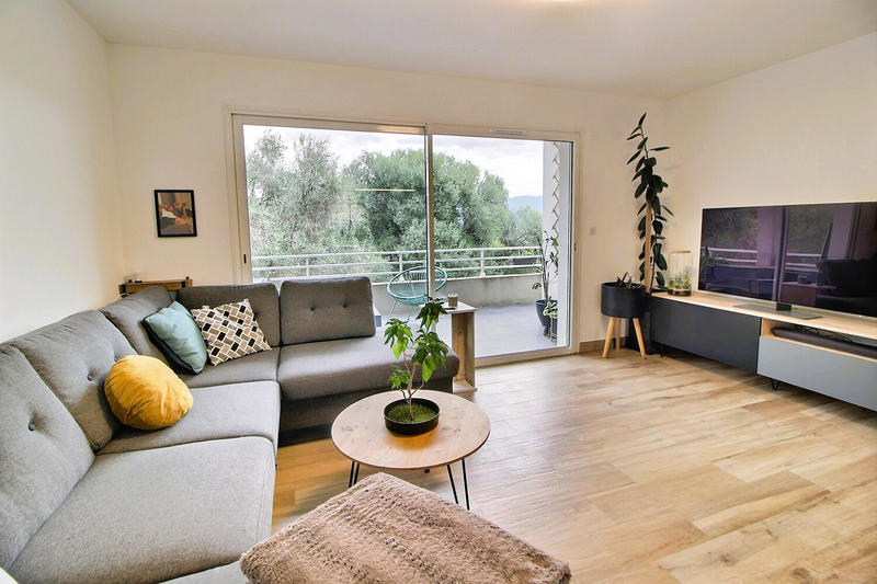 Appartement - 93 m² - 4 pièces