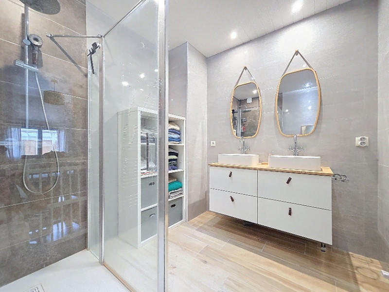 Maison - 210 m² - 8 pièces