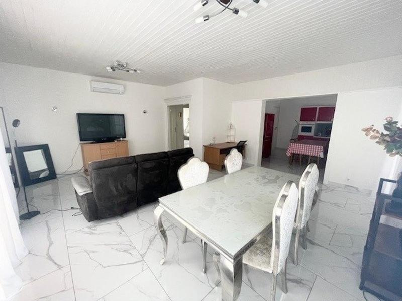 Maison - 200 m² - 6 pièces