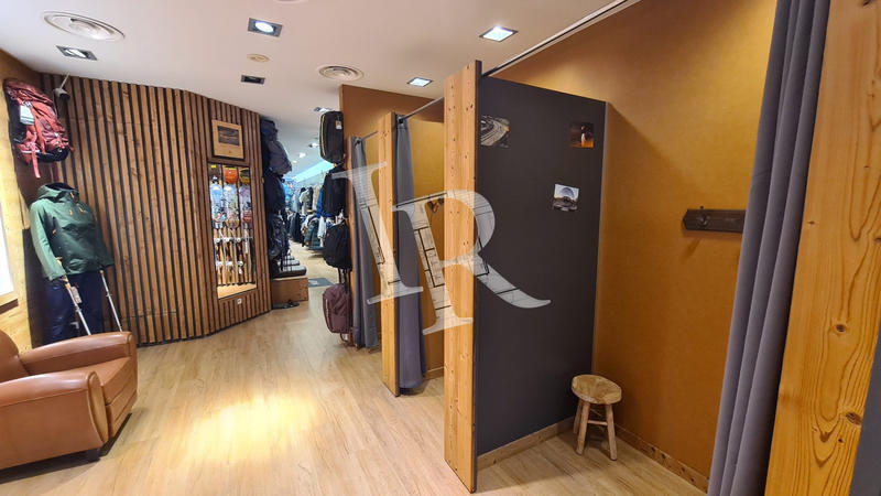 Fonds de commerce - Local commercial - 340 m²