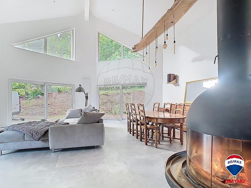 Maison - 300 m² - 10 pièces