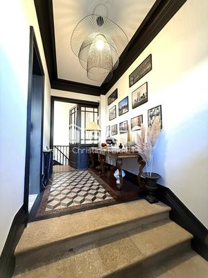 Maison - 208 m² - 6 pièces