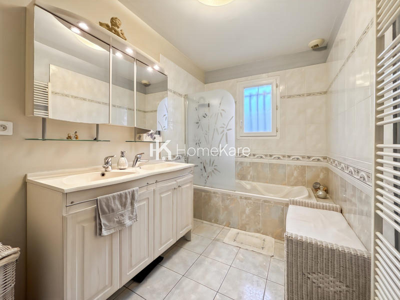 Maison traditionnelle - 125 m² - 5 pièces