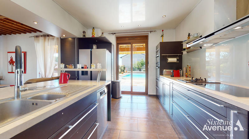 Maison - 405 m² - 12 pièces