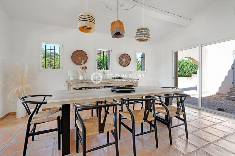 Villa - 250 m² - 5 pièces