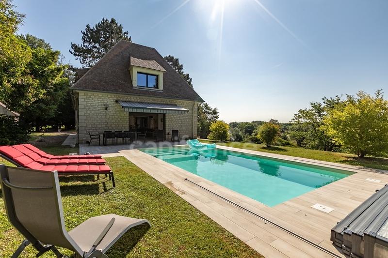 Maison - 220 m² - 6 pièces