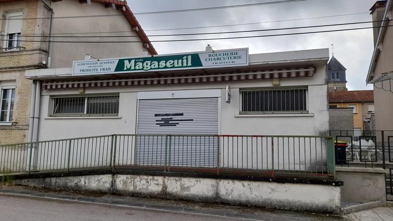 Magasins - 140 m² - 3 pièces