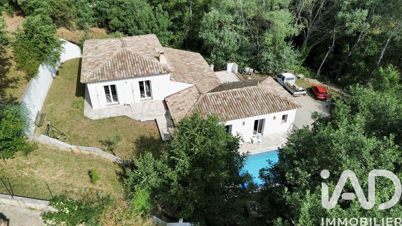 Maison - 240 m² - 7 pièces