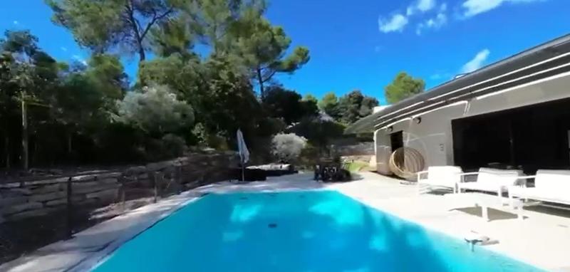 Villa - 394 m² - 11 pièces