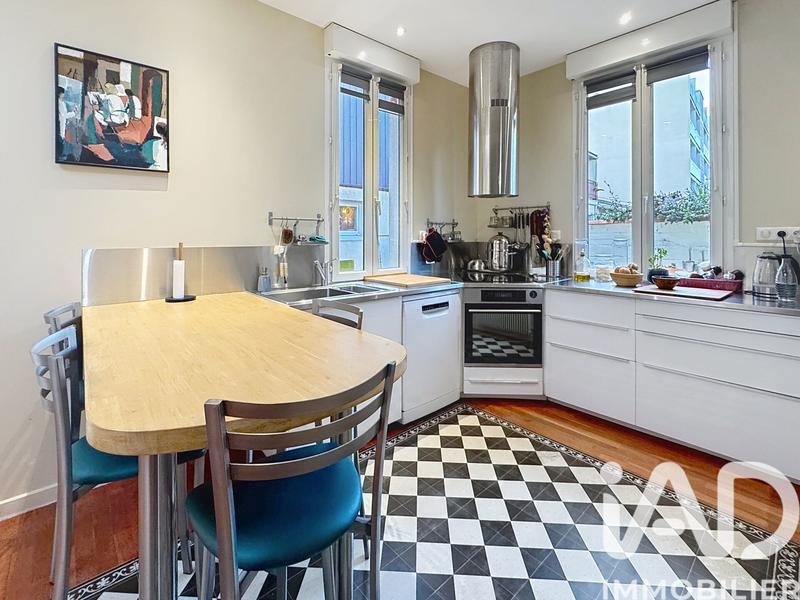 Maison - 202 m² - 8 pièces