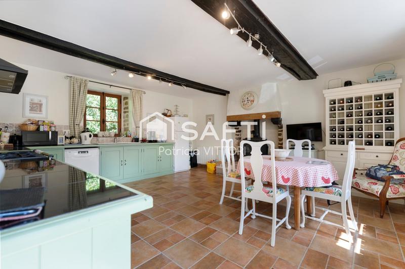 Maison - 222 m² - 8 pièces