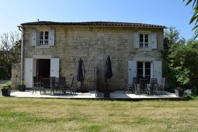 Maison - 361 m² - 15 pièces