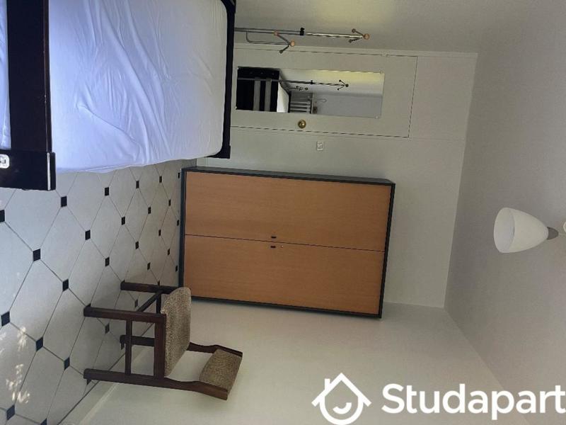 Chambre - 10 m² - 1 pièce