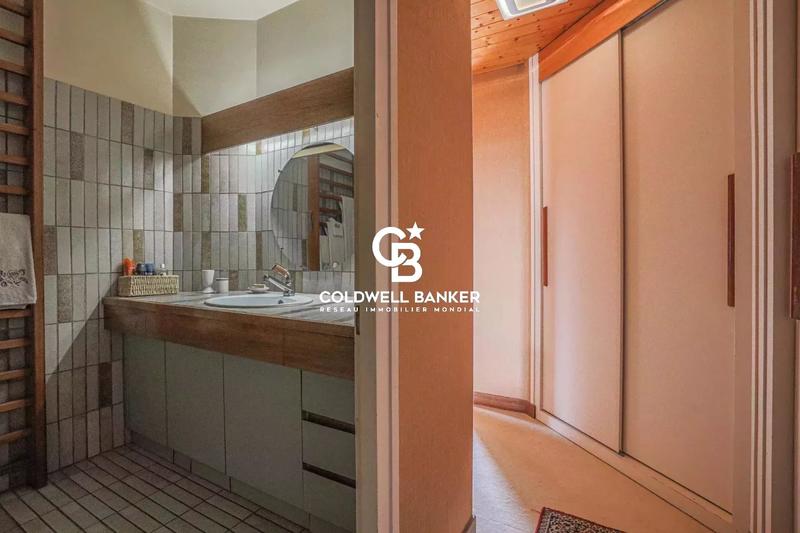 Maison - 250 m² - 7 pièces