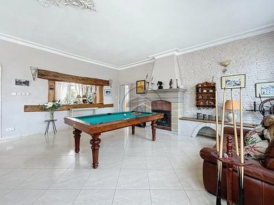 Maison - 202 m² - 8 pièces