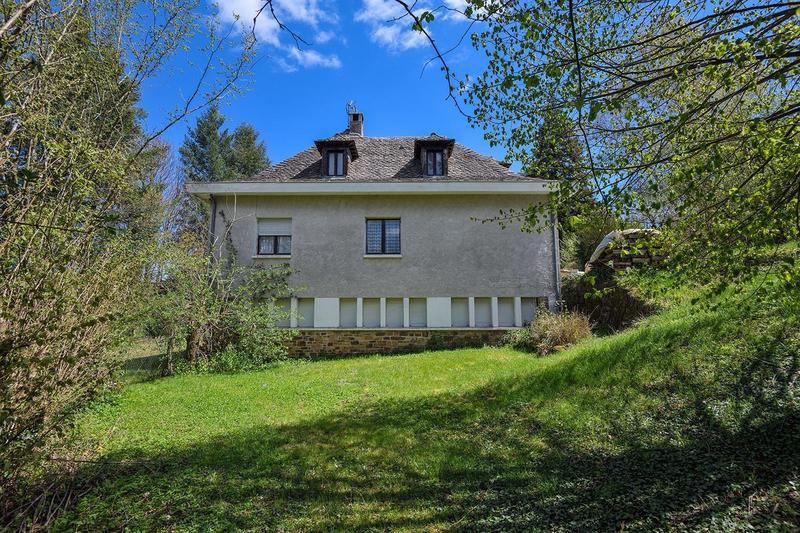 Maison - 335 m² - 11 pièces