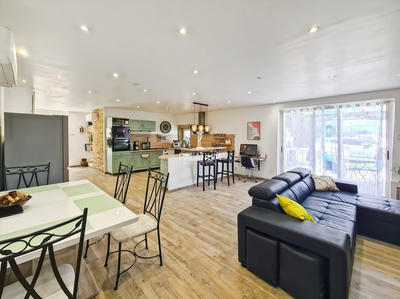 Maison - 219 m² - 11 pièces