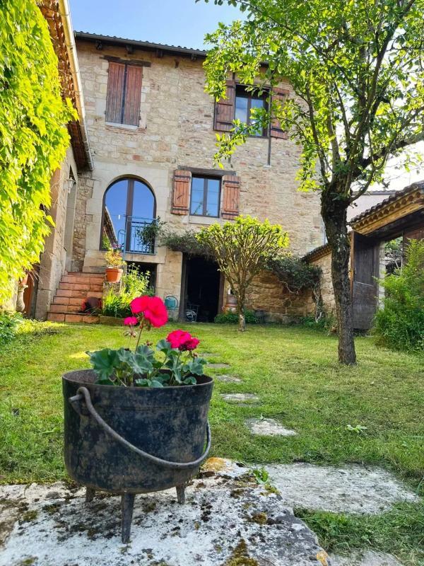 Maison - 260 m² - 12 pièces