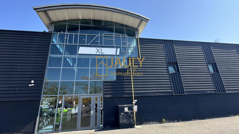 Local commercial - 2 800 m²