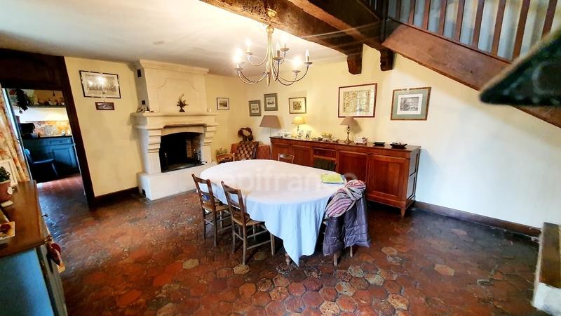 Maison - 220 m² - 7 pièces