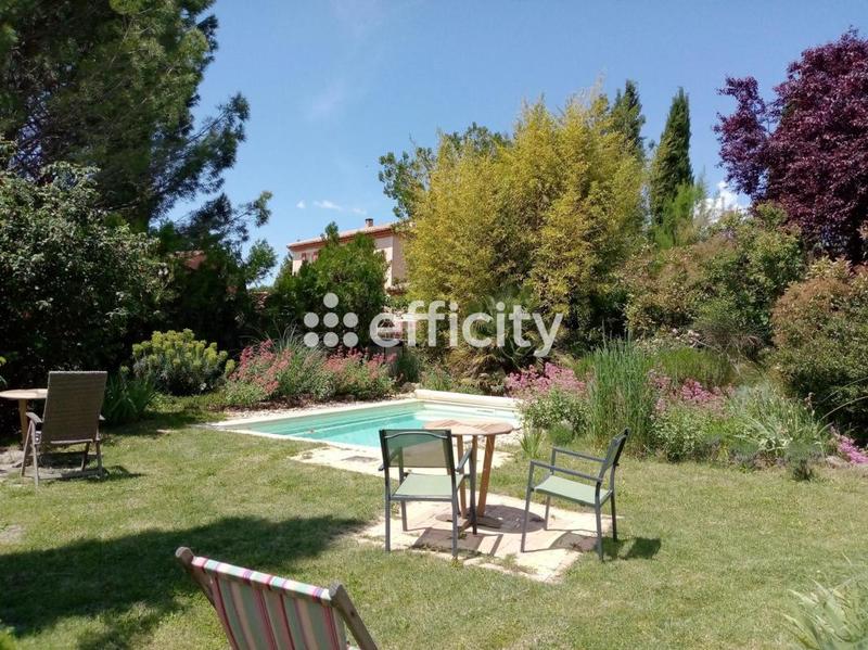 Maison - 230 m² - 9 pièces