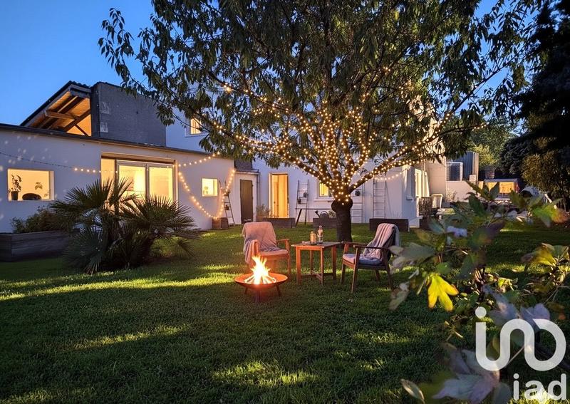 Maison - 200 m² - 8 pièces