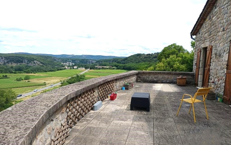 Propriété - 330 m² - 14 pièces